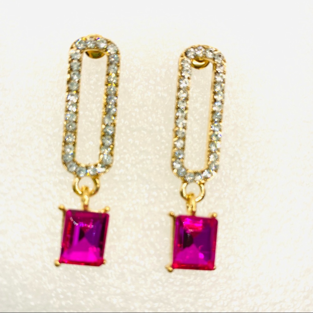Earrings Pink and Crystal drop set in golden tone. Pierced - Picture 3 of 9